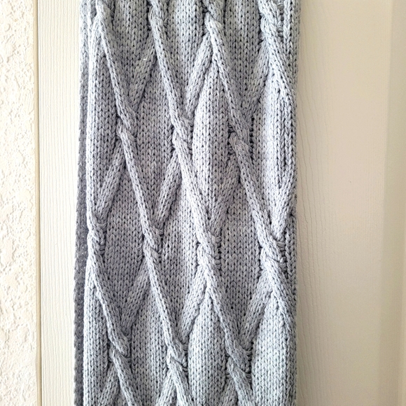 NWOT! Gray Cable Knit Scarf 12in by 76in - Picture 2 of 5